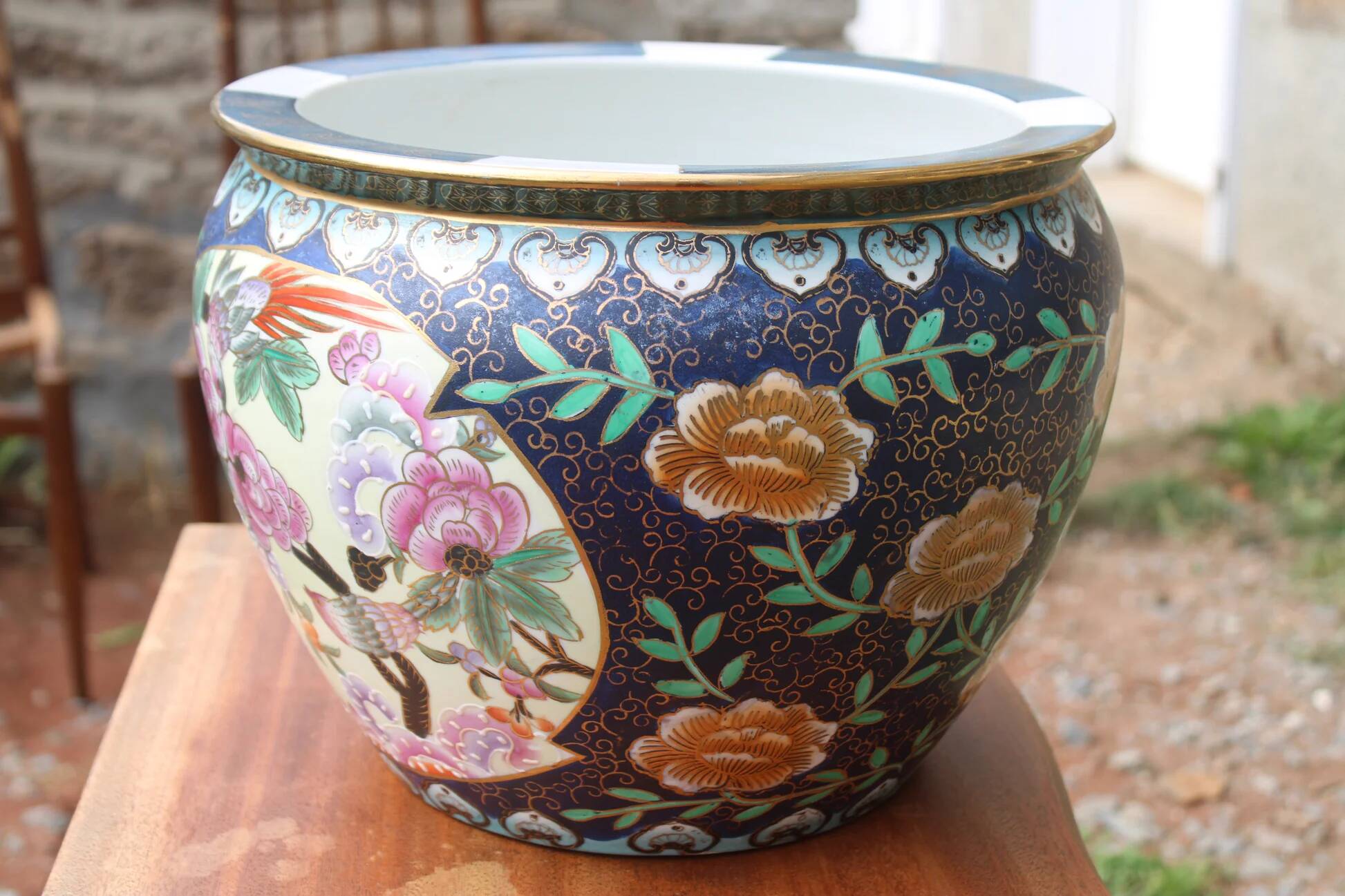 Large Chinese cache-pot in polychrome porcelain – flowers and birds – Ø33 cm