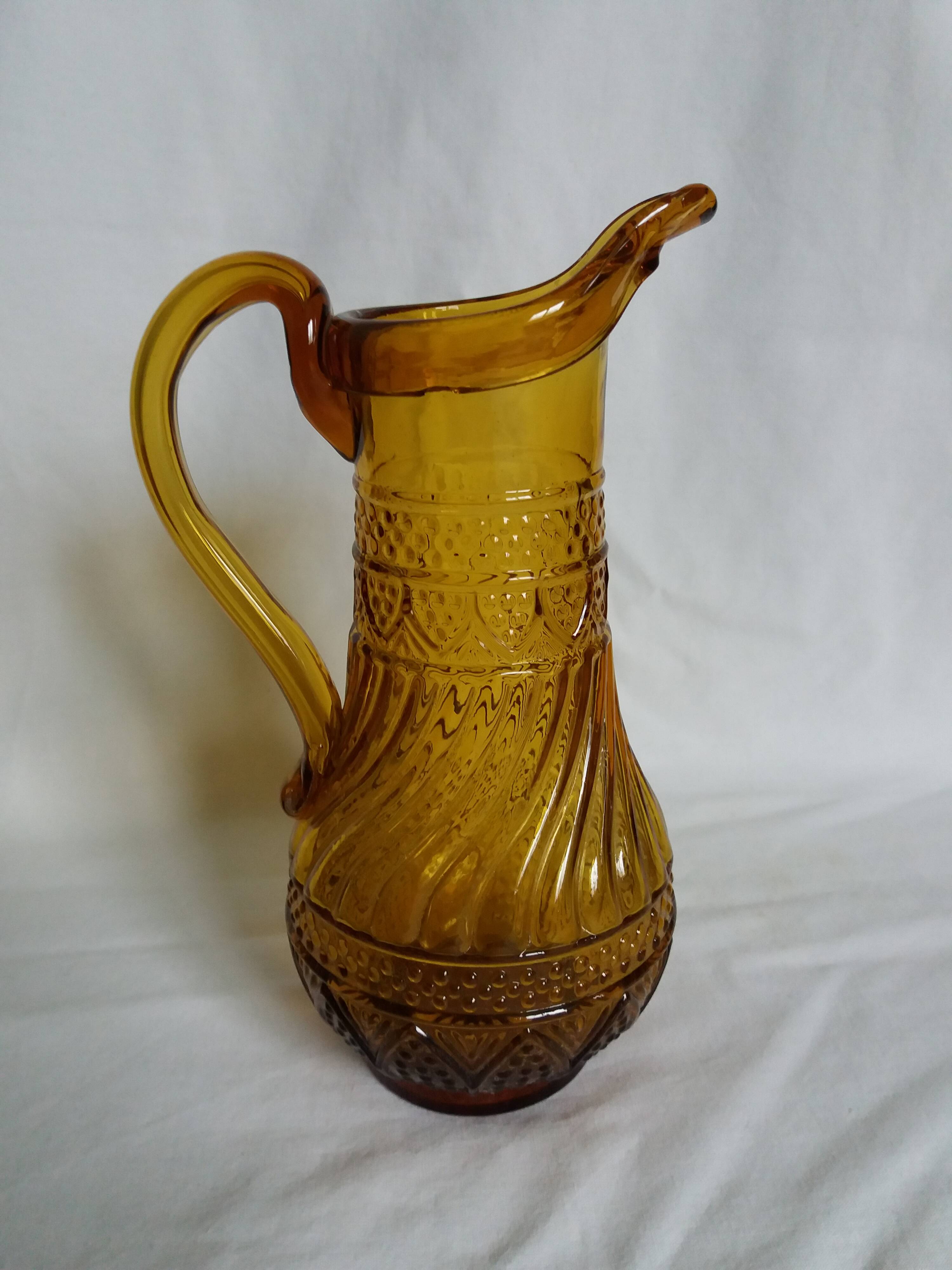 Pichet en verre ambré