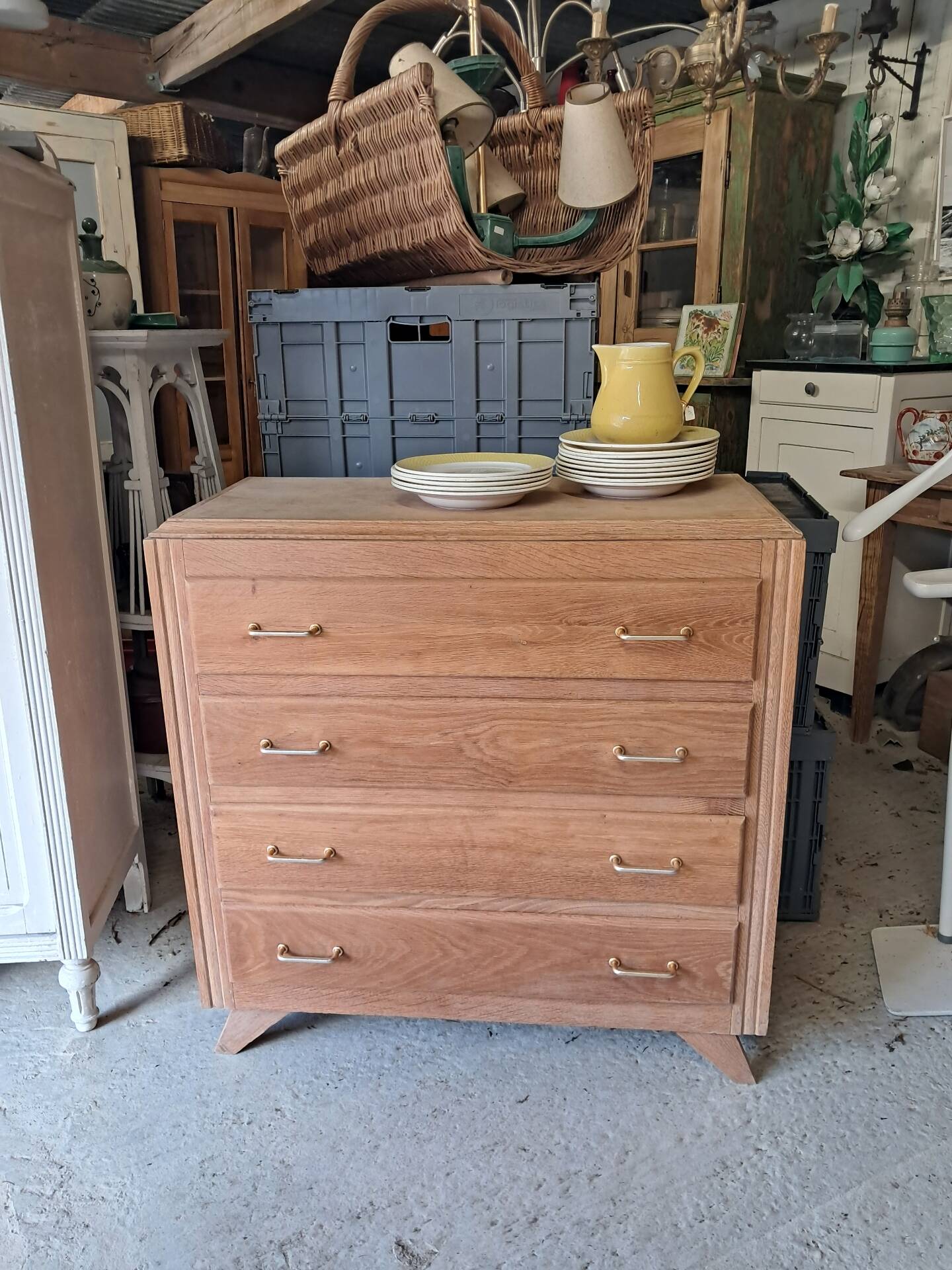 Chest of drawers
