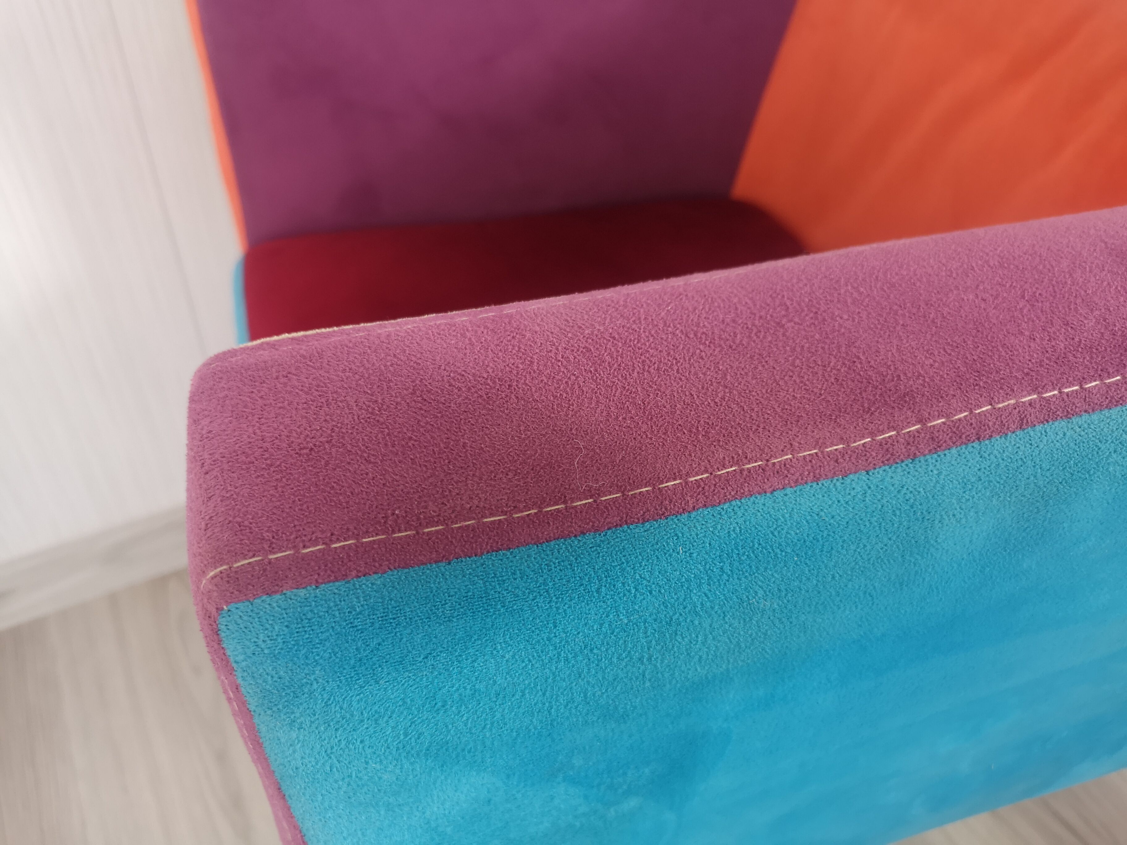 Multicolors swivel armchair