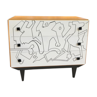 Chest of drawers