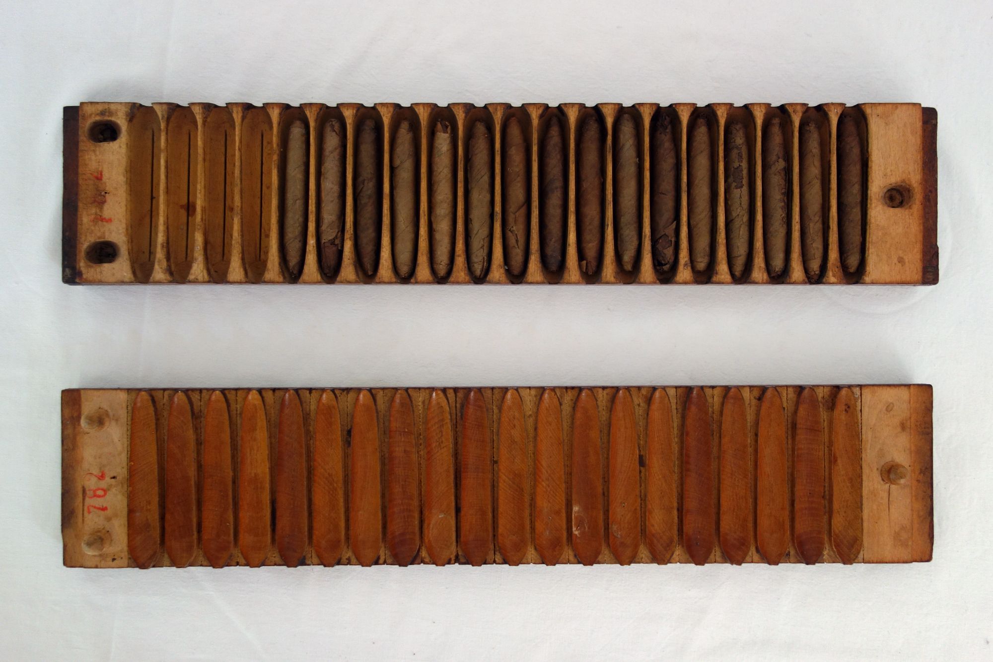 Old Perlu Vorm beech cigar mold or press, Holland circa 1950