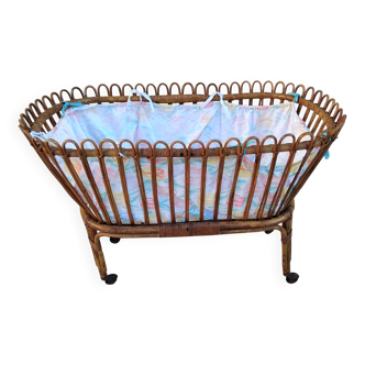 Lit en rotin vintage a roulettes berceau