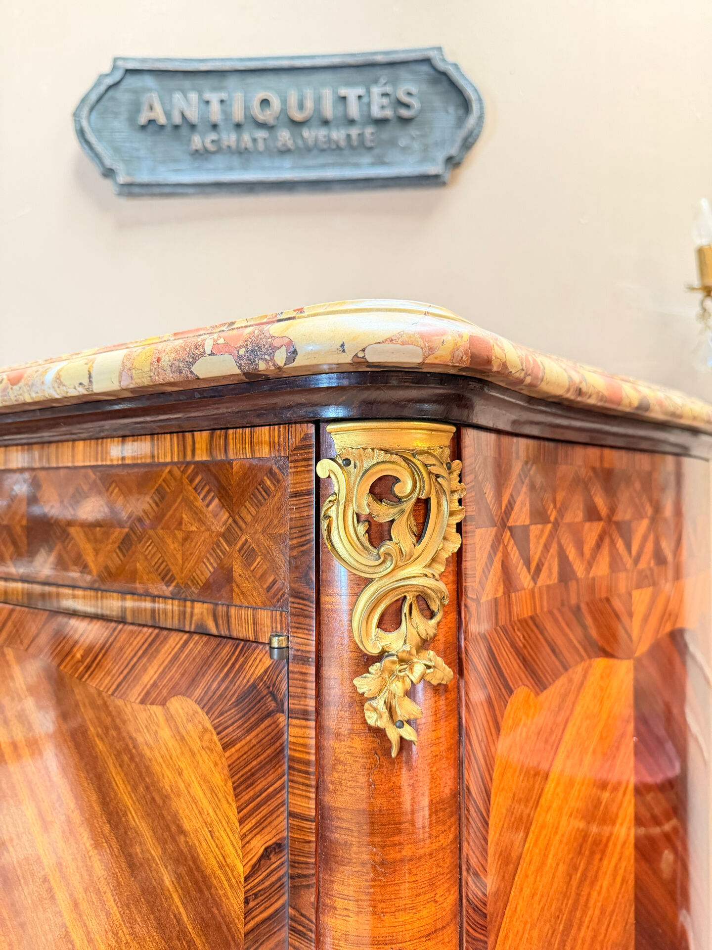 LOWER CABINET IN LOUIS XV STYLE MARQUETRY