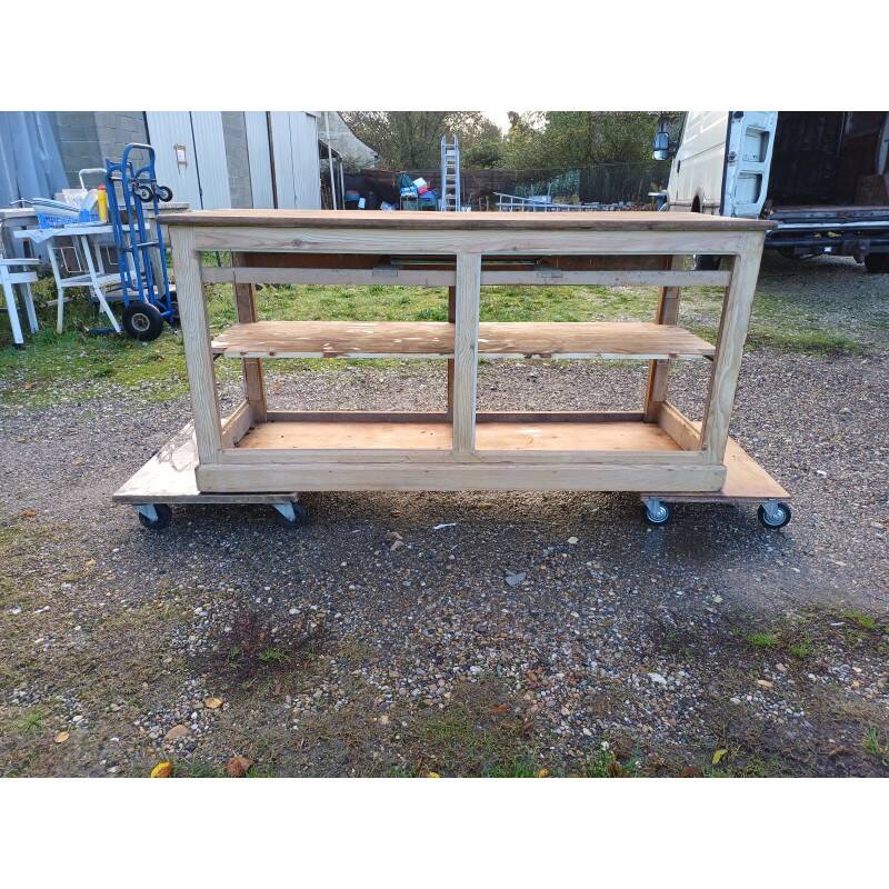Shop counter furniture for a "draper"
