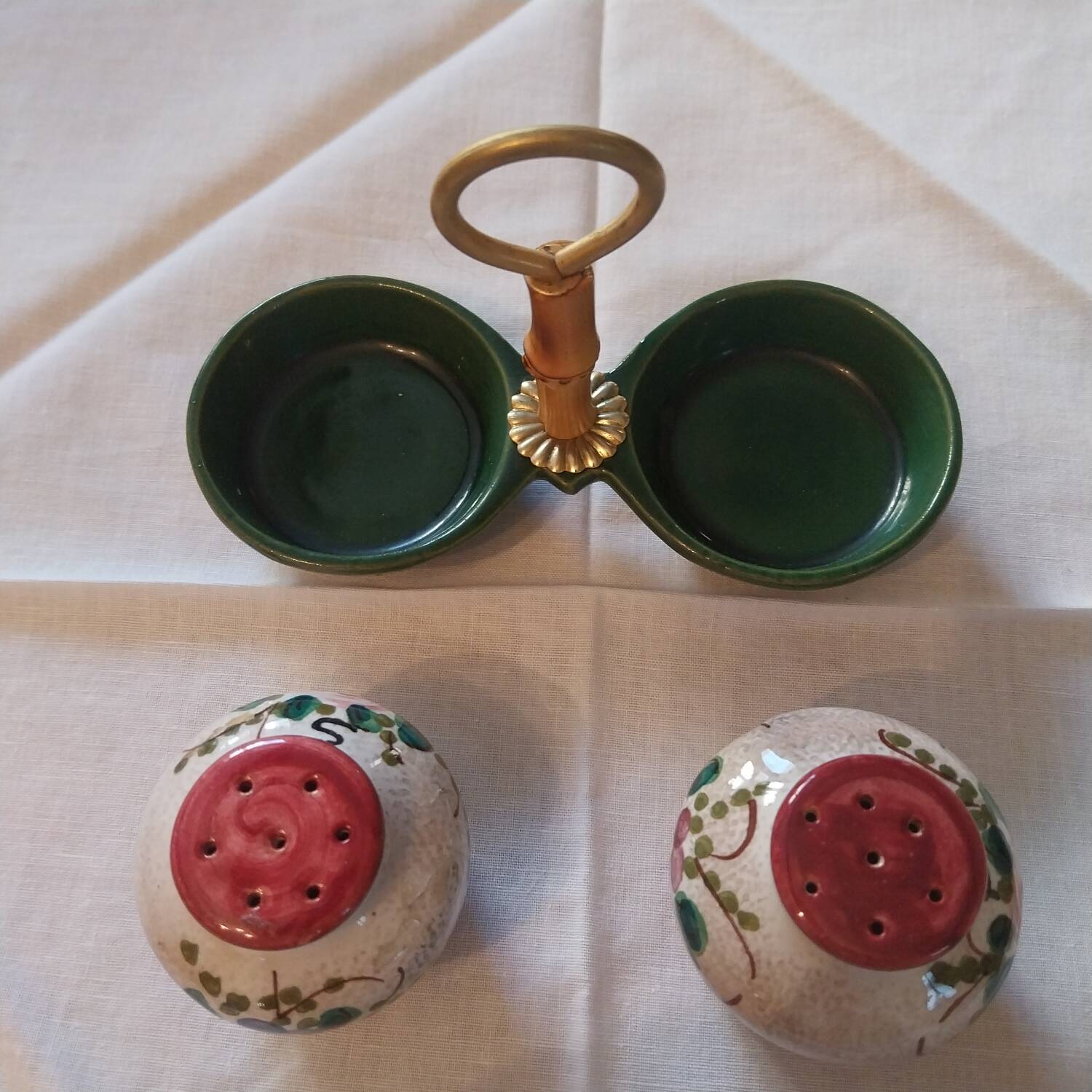 Vintage ceramic salt and pepper shaker set