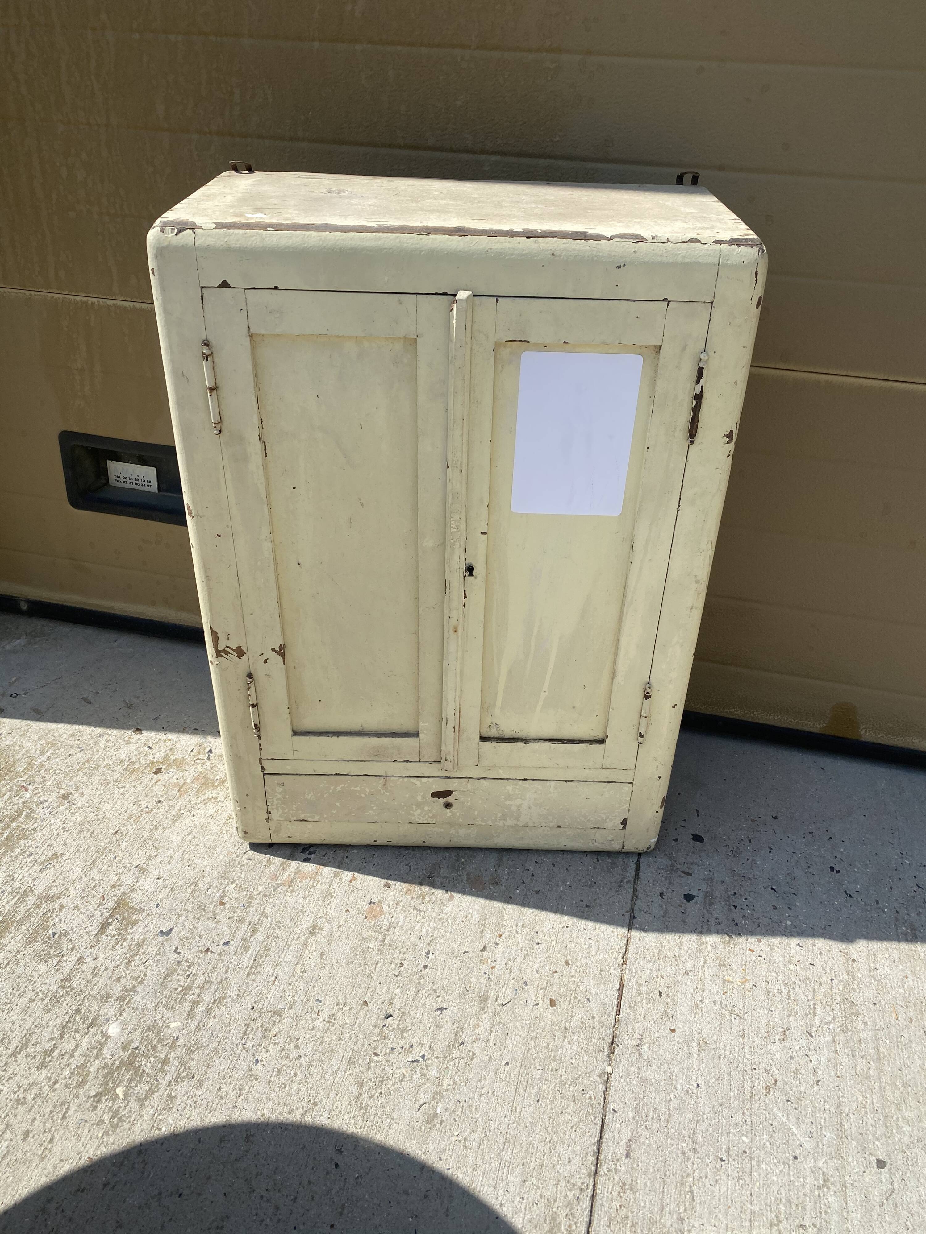 Parisian medicine cabinet