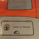Voiture F1 en tôle rouge