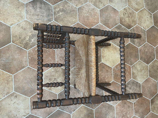 Deux petites chaises d’angle