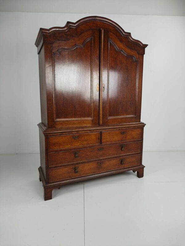 Rare armoire hollandaise en chêne du XVIIIe siècle – « Luierkabinet »