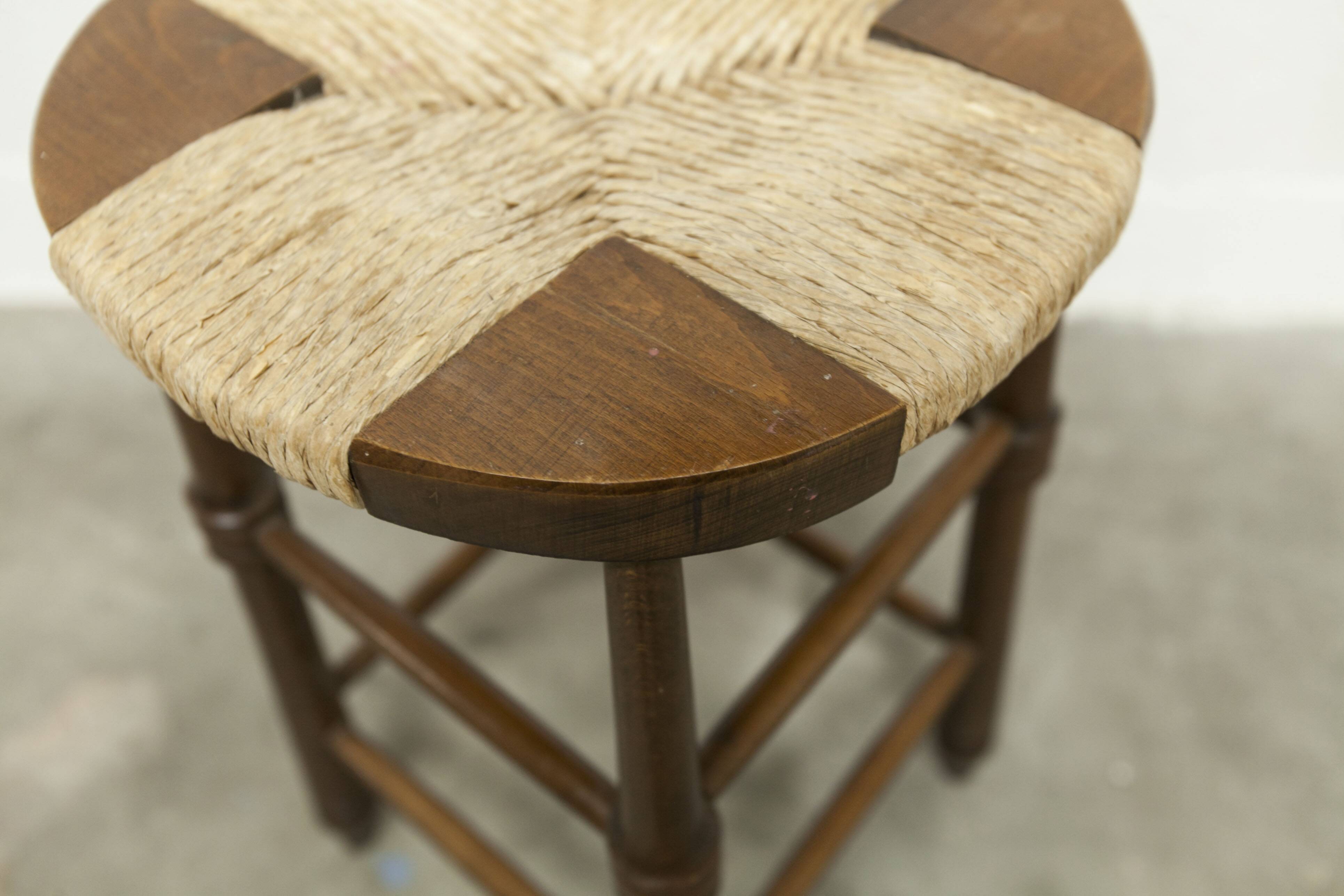 Tabouret brutaliste bois et paille 1960 59cm