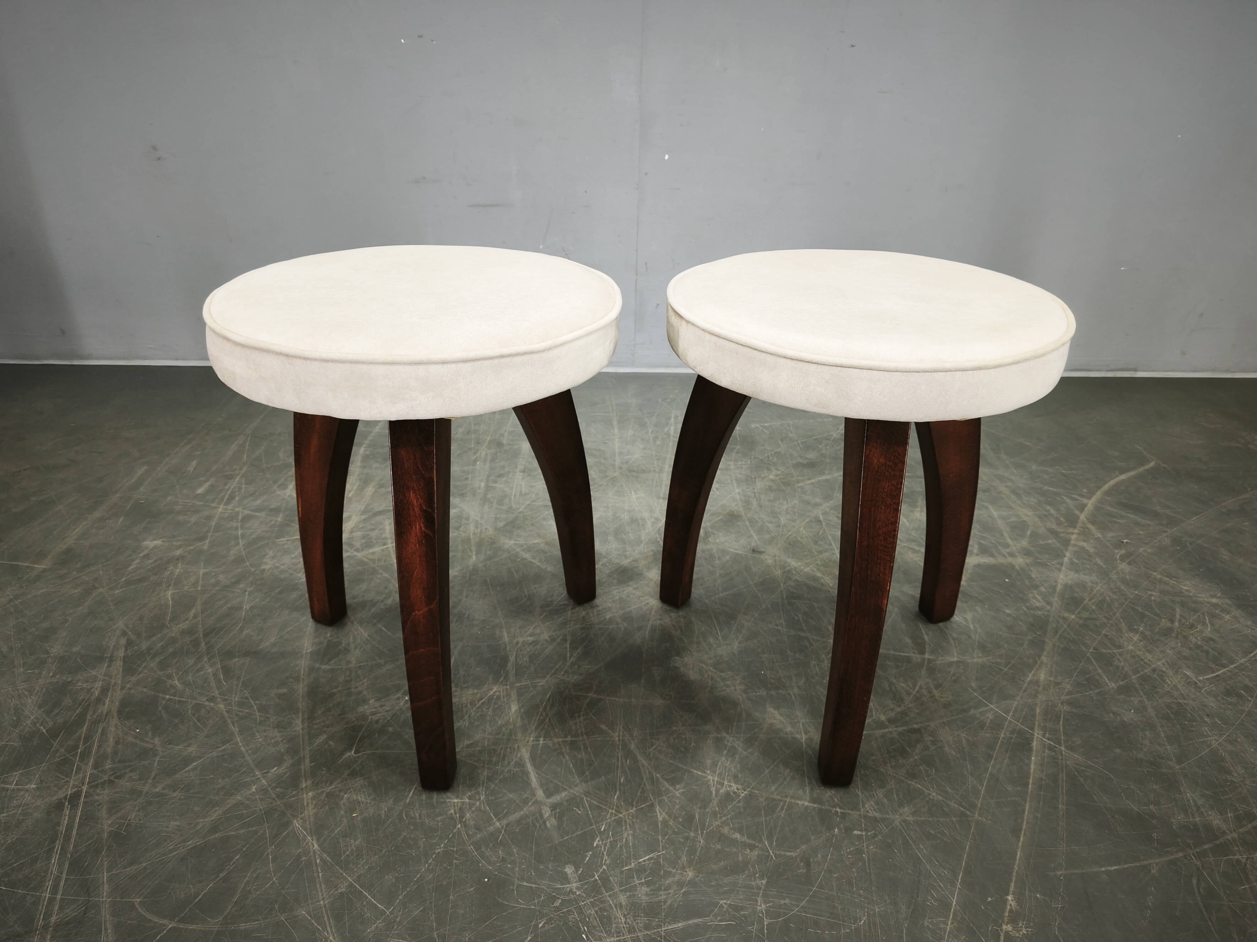 Paire de tabourets en bois de hêtre Art Déco, années 1940, nouvellement rembourrés