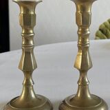 Paire de bougeoirs en laiton