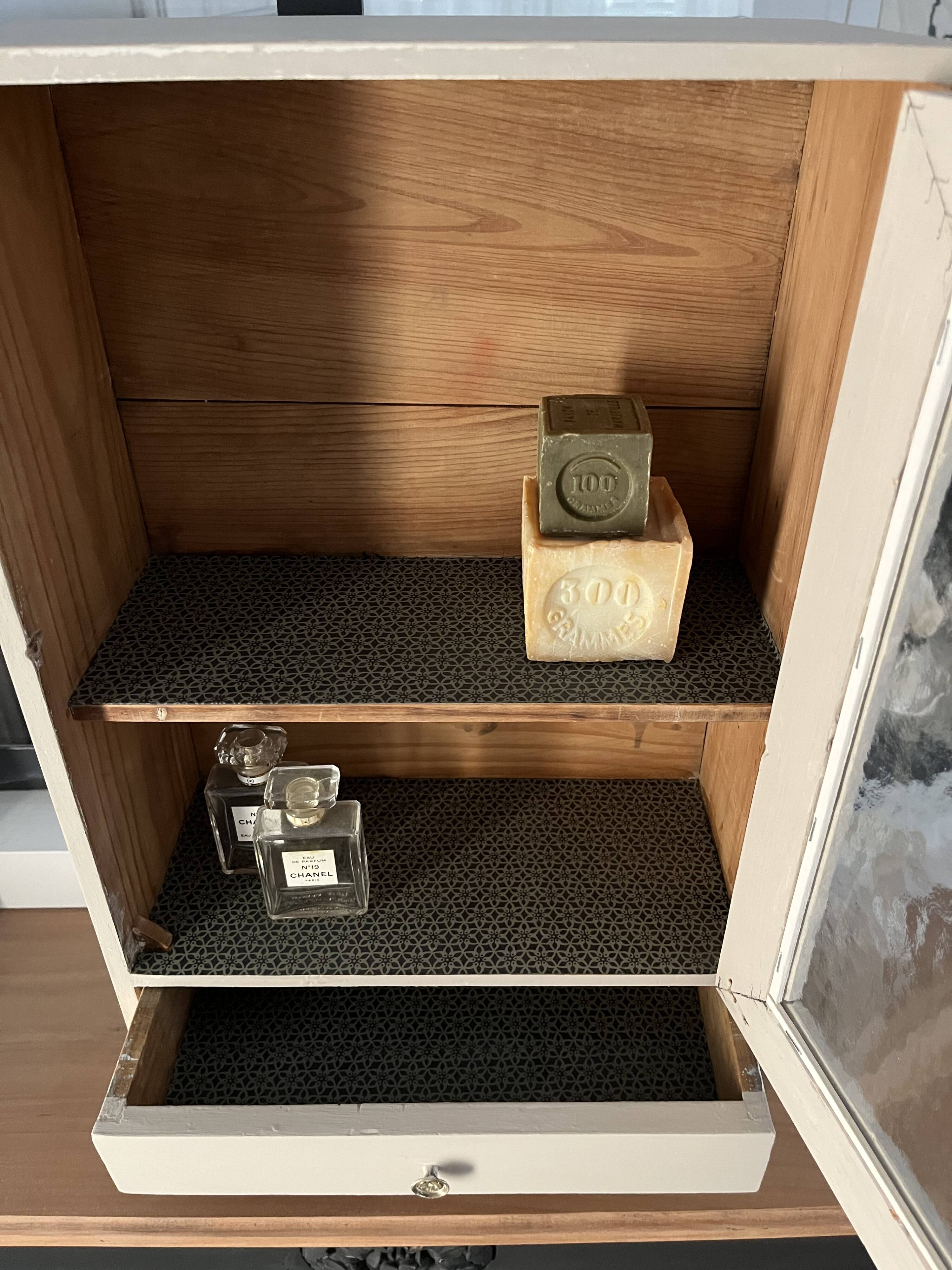Armoire à pharmacie