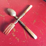 Salad servers