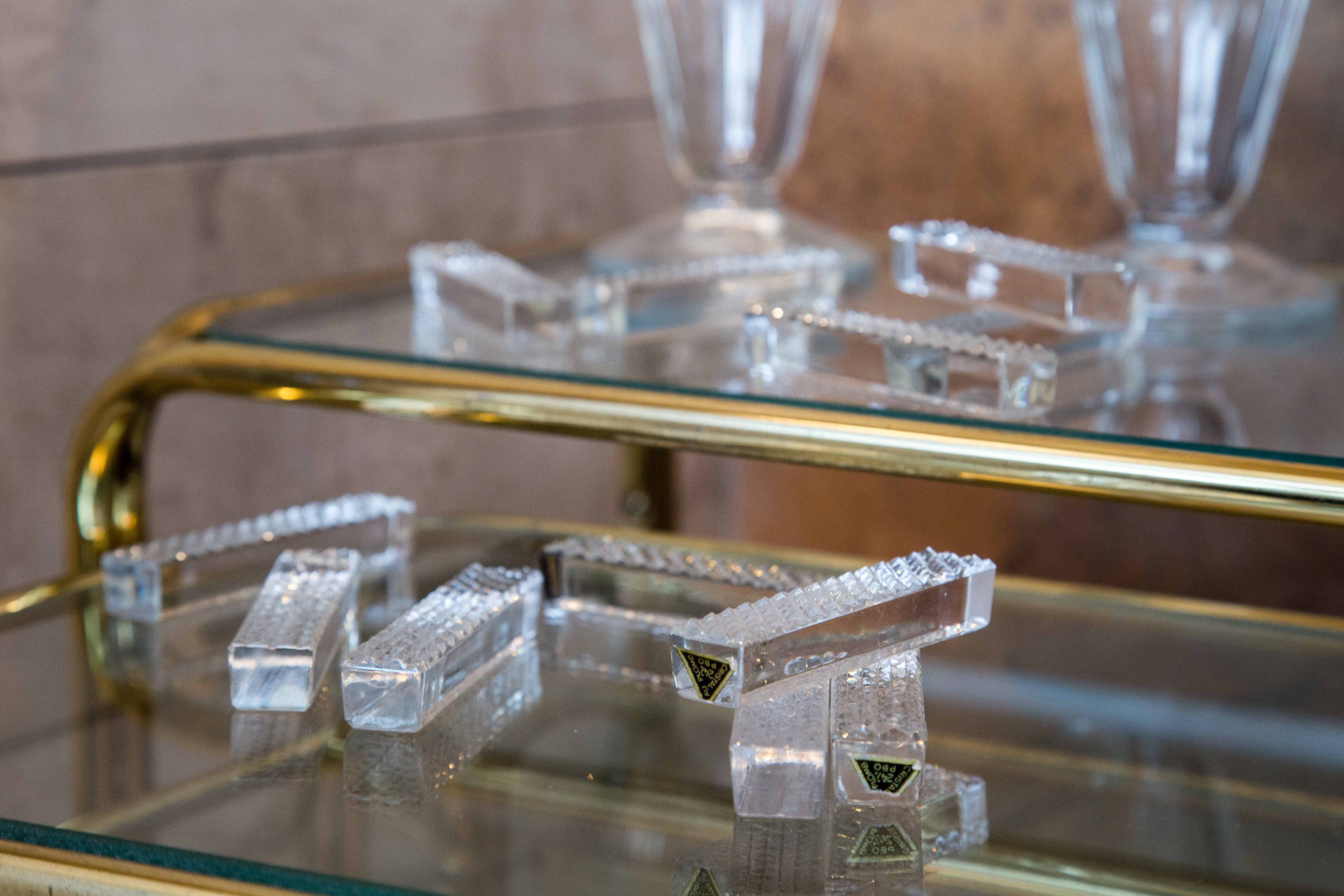 Crystal knife holder