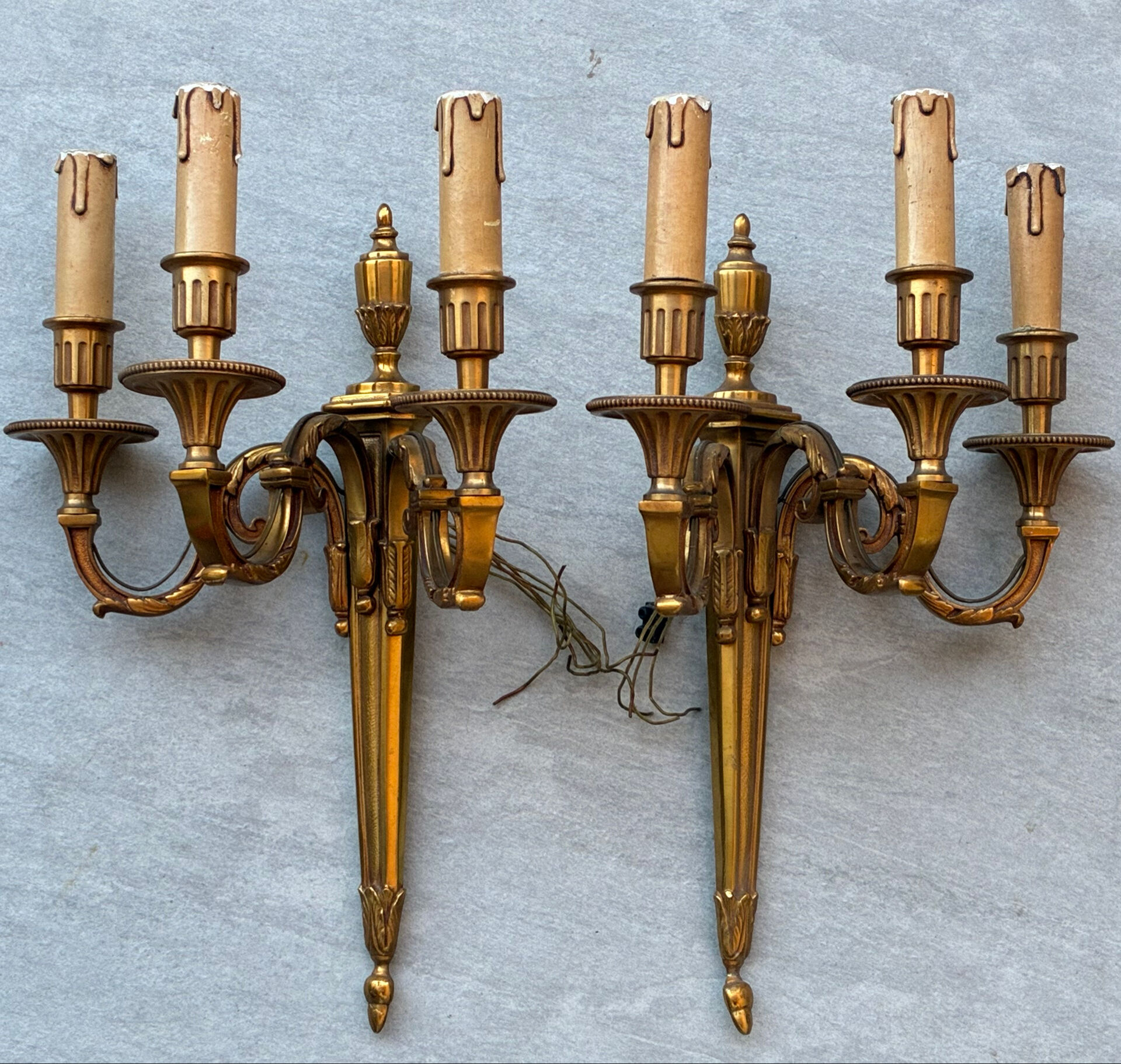 Paires d’appliques bronze Louis XVI Lucien Gau