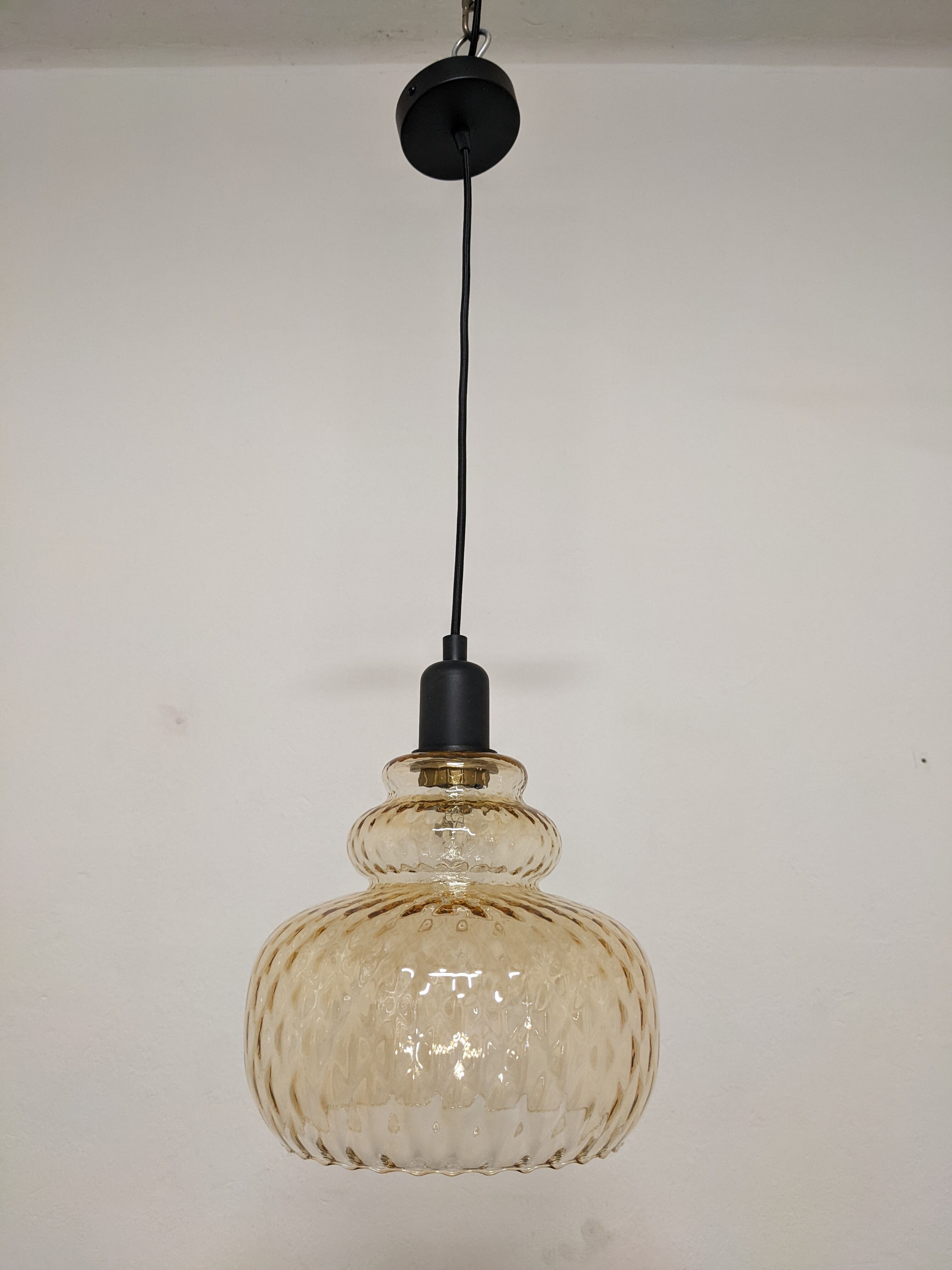 Amber crystal suspension from the 60s/70s