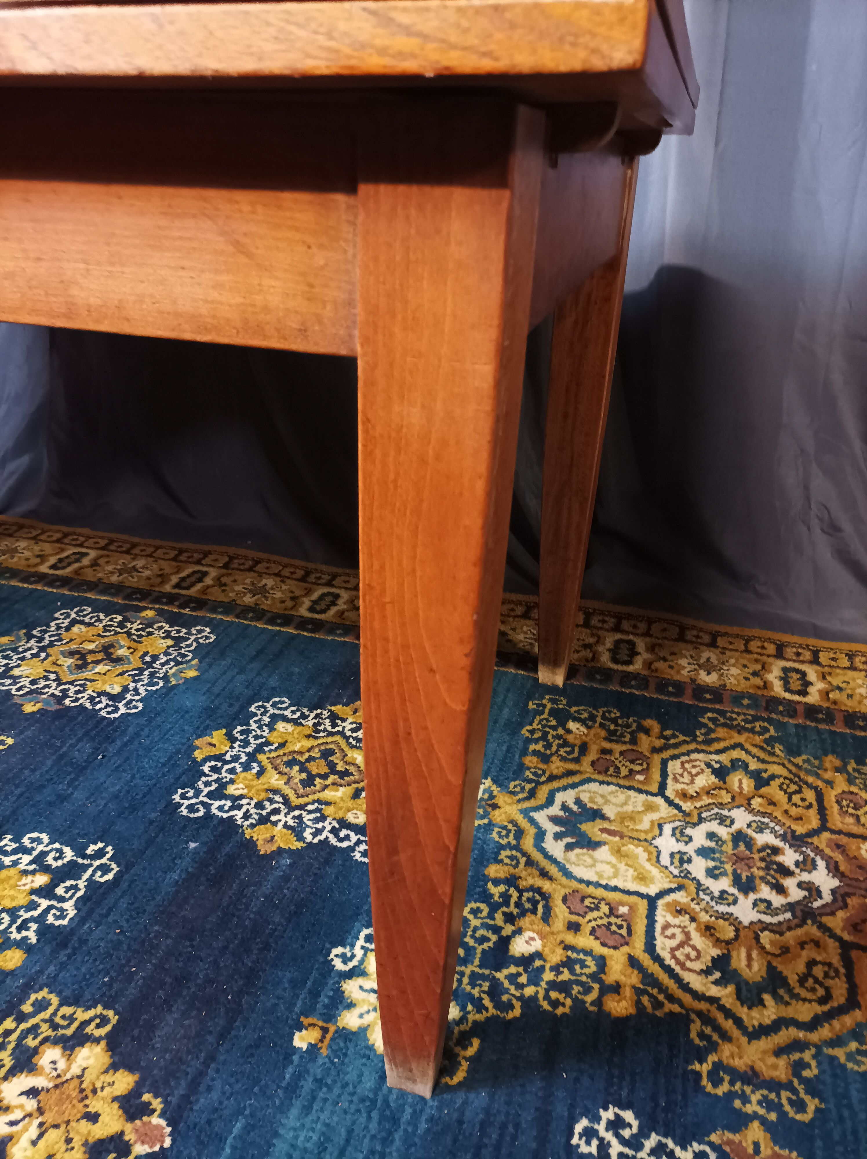 Vintage oak extendable table