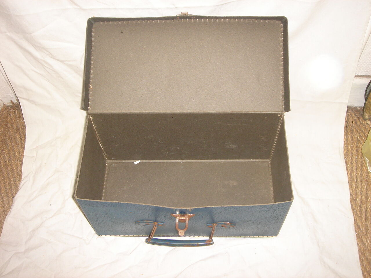 Suitcase in Cadillac sewn cardboard, early 20th