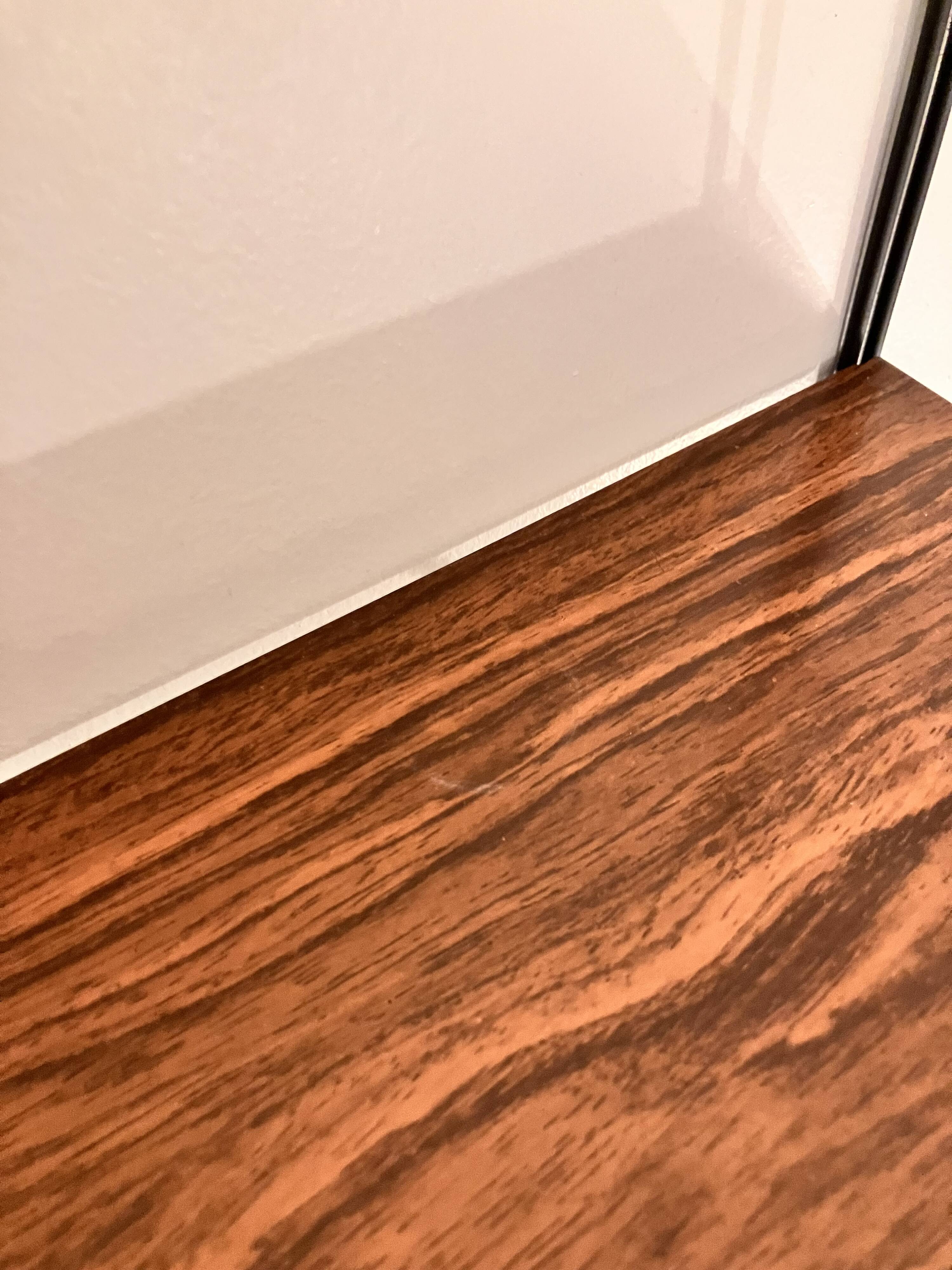 String metal shelf with wood effect