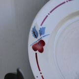 Set of 8 flat ceramic plates