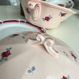 Saint Amand soup tureen, Pompadour model