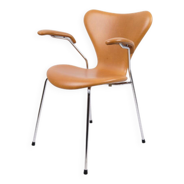Seven chair with armrests - Model 3207 - Cognac leather - Arne Jacobsen & Fritz Hansen