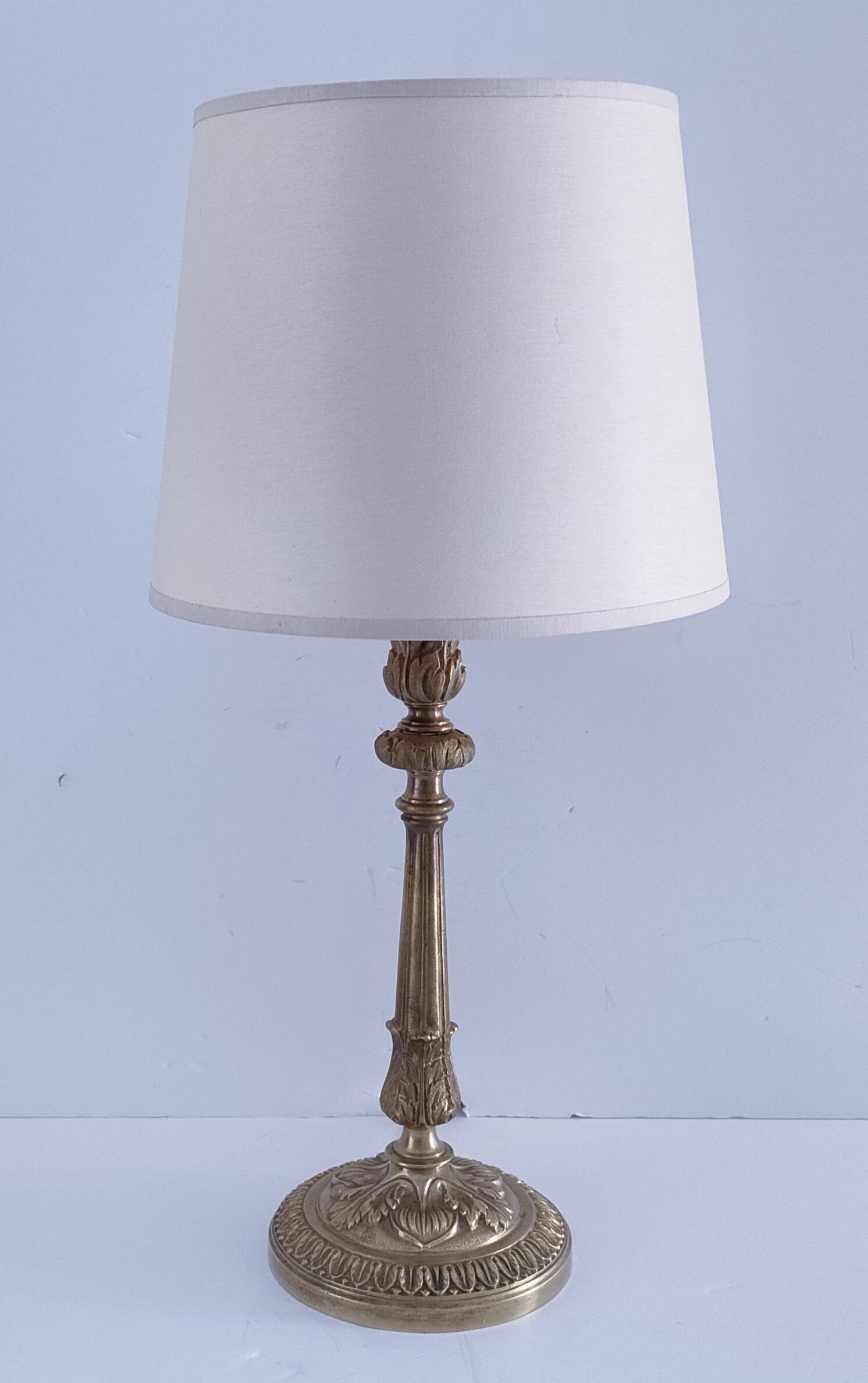 Pied de lampe bronze décor feuillagé