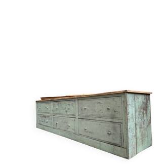 Patinated workshop furniture from the early 20th century.