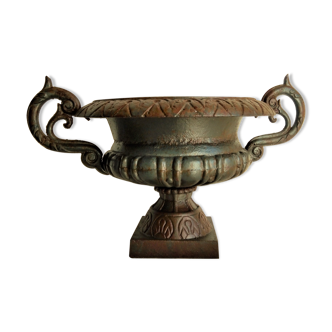 Former iron cast Medici vase