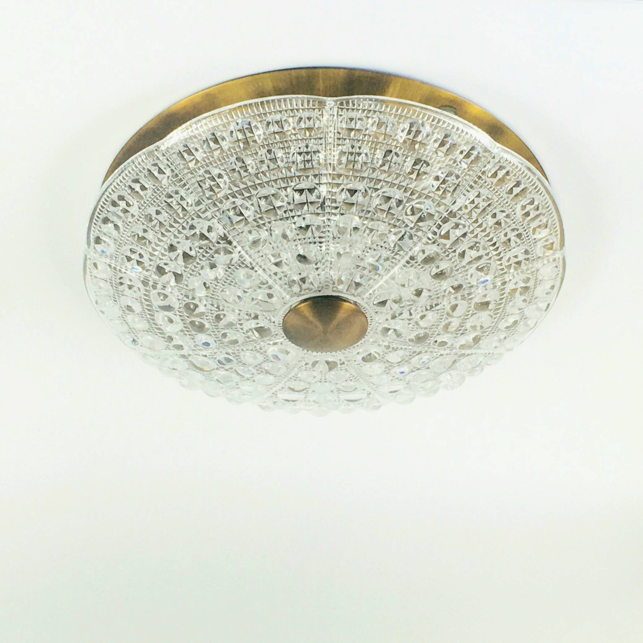 Lustre en verre et laiton scandinave par C Fagerlund pour Orrefors, années 1960.
