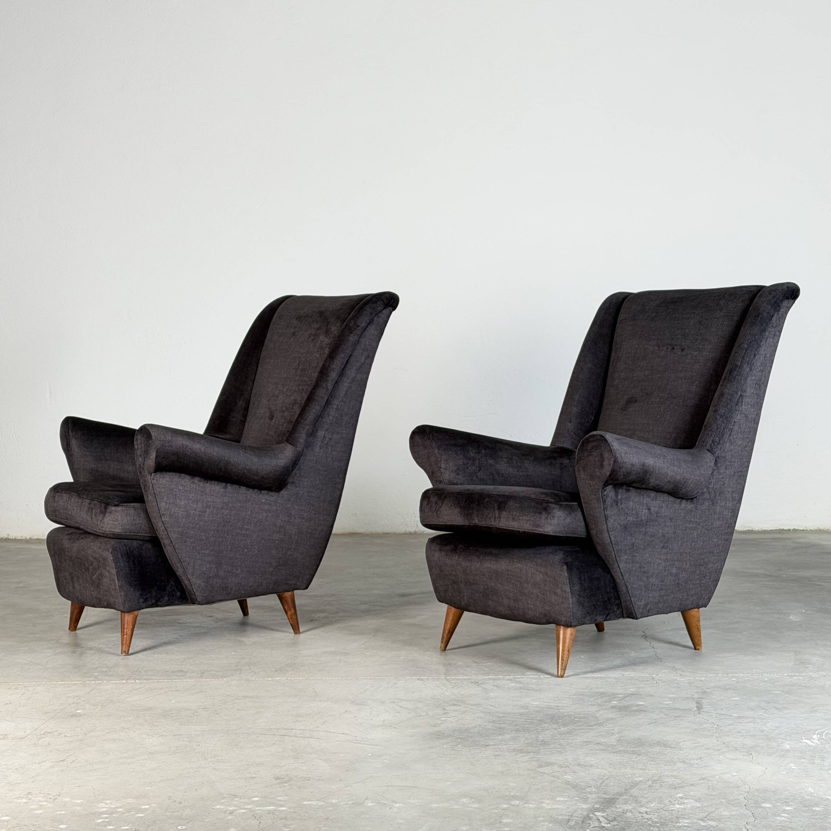 Pair of Italian Armchairs Attributed to Gio Ponti for ISA Bergamo, 1950s