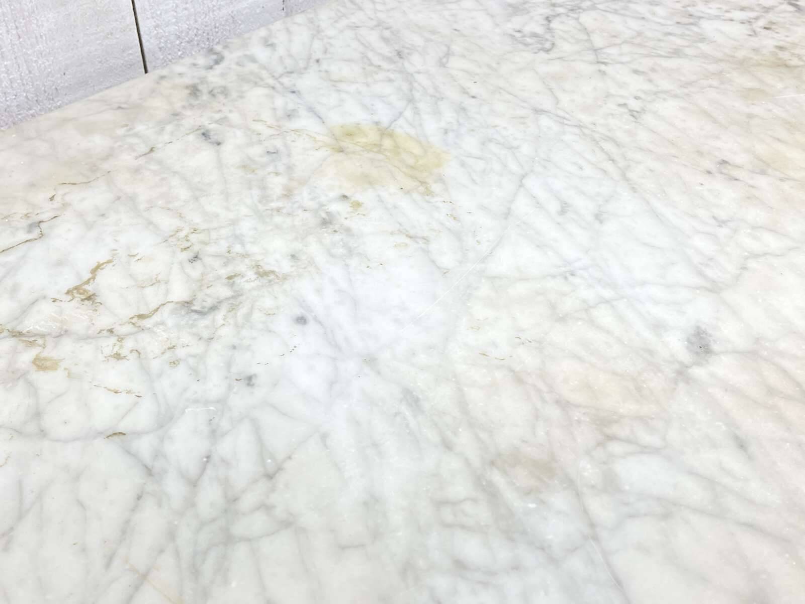 Glacière début XXème en chêne et dessus marbre