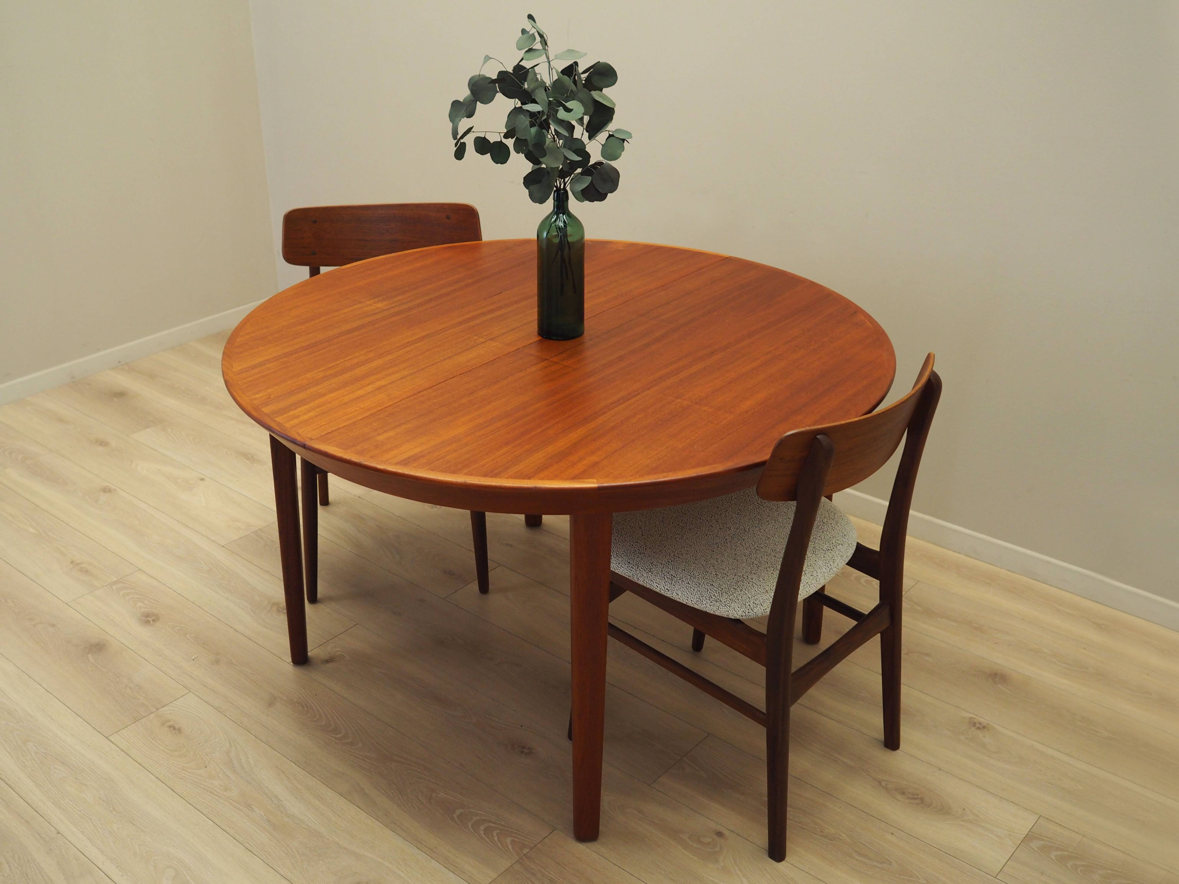 Round teak table, Danish design, 1960s, manufacturer: Gudme Møbelfabrik, de