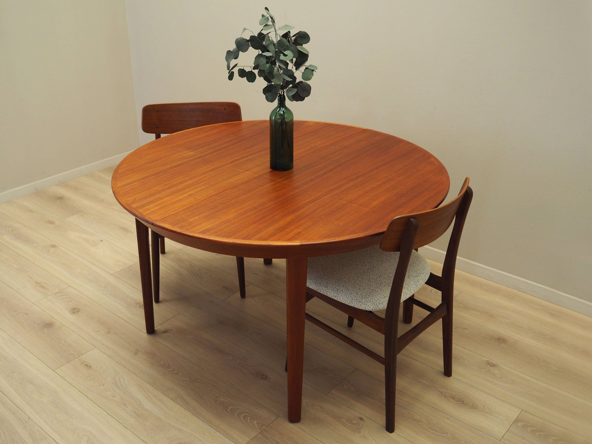 Round teak table, Danish design, 1960s, manufacturer: Gudme Møbelfabrik, de