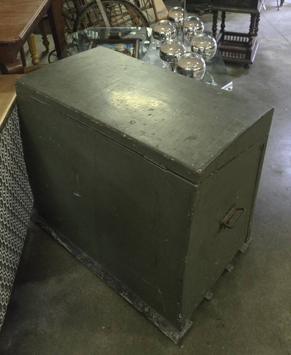 Malle vintage car trunk in lacquered wood – 1930s-1950s