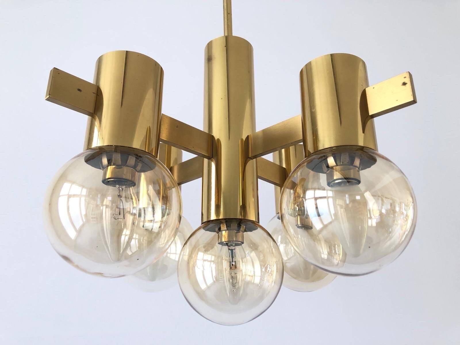 Lustre en laiton et verre fumé attr. H. Agnes Jacobsson, années 1960, Suède