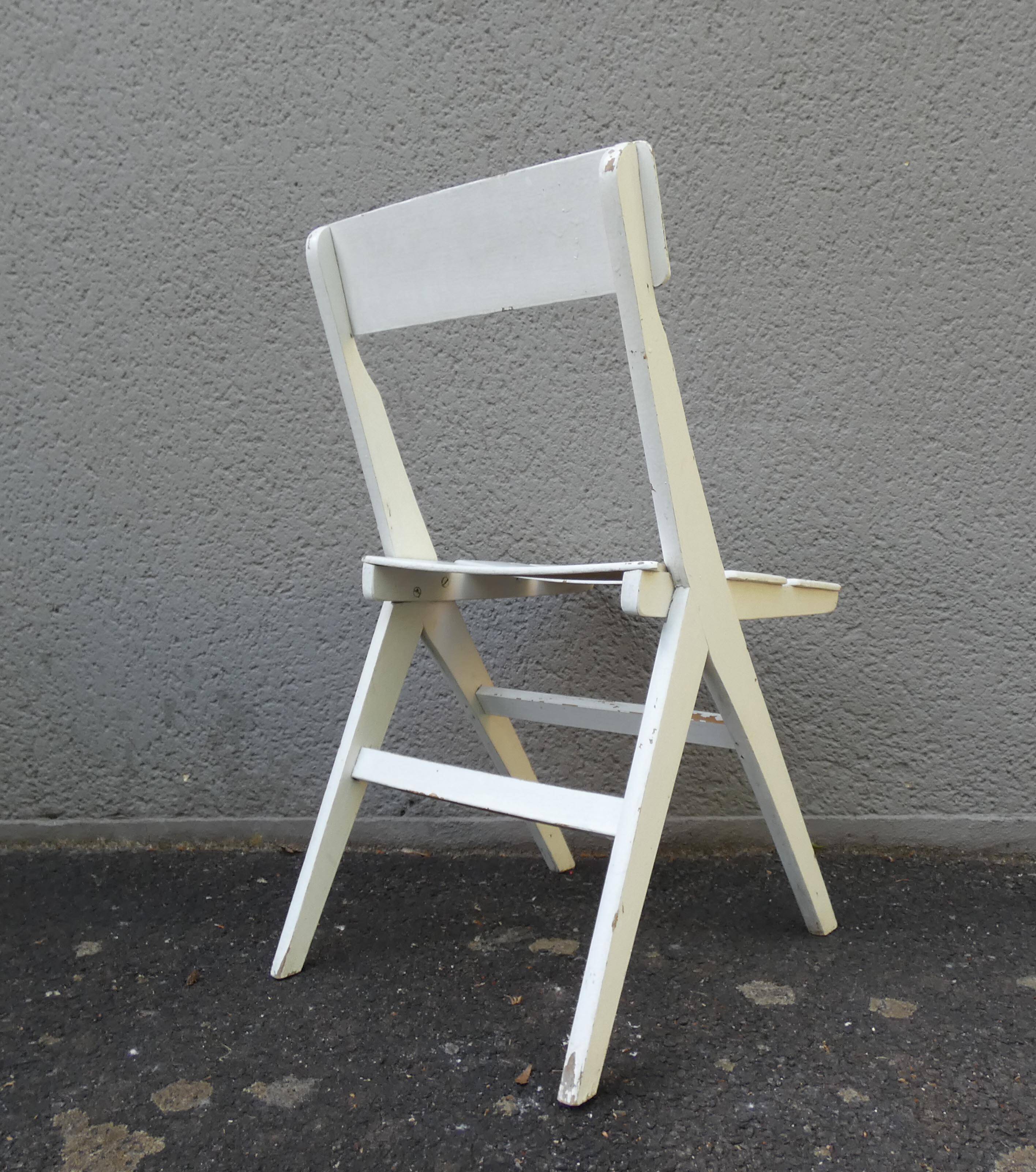 Scandinavian desk with compass legs for children