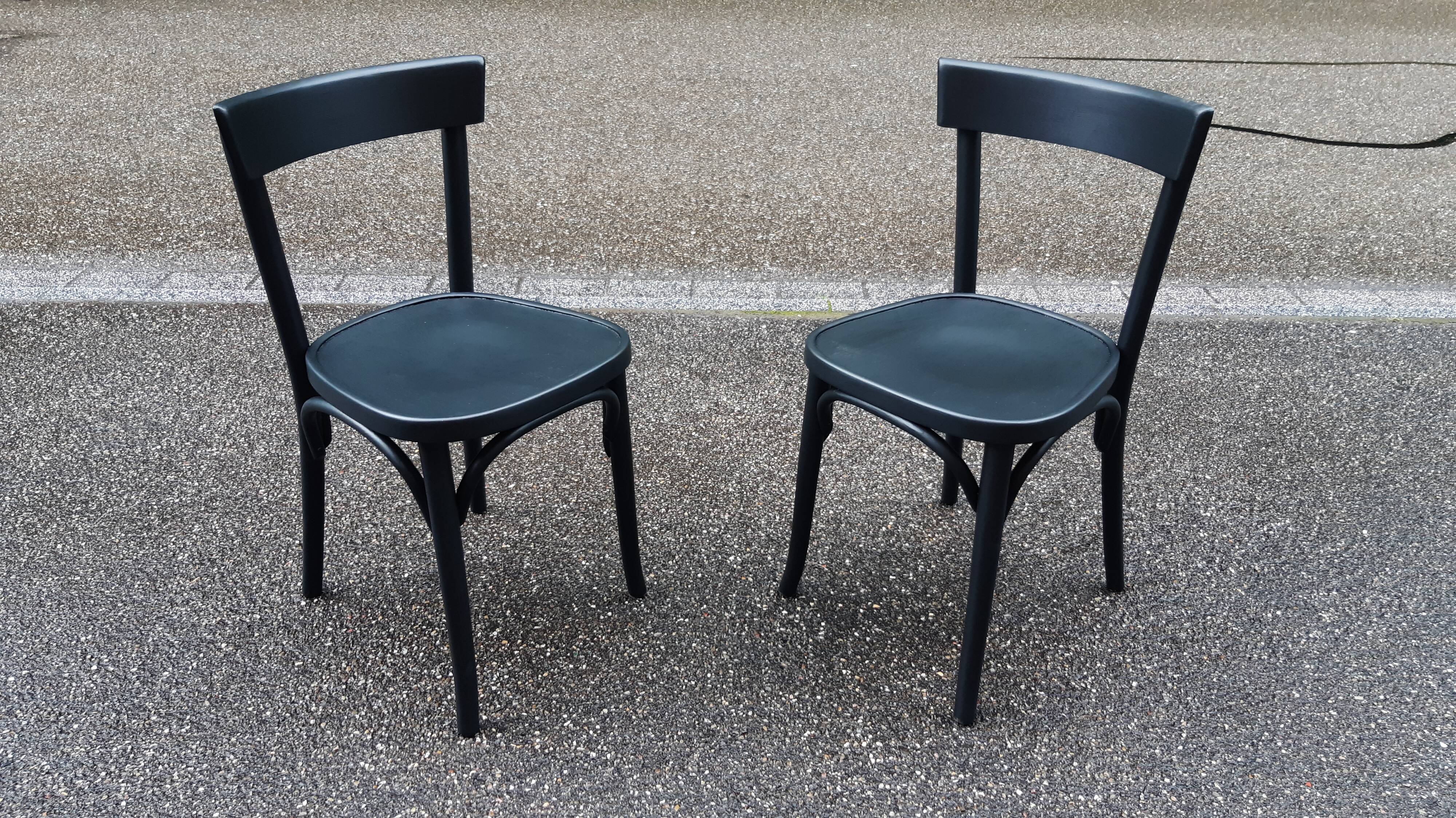 Set of 2 vintage bistro chairs