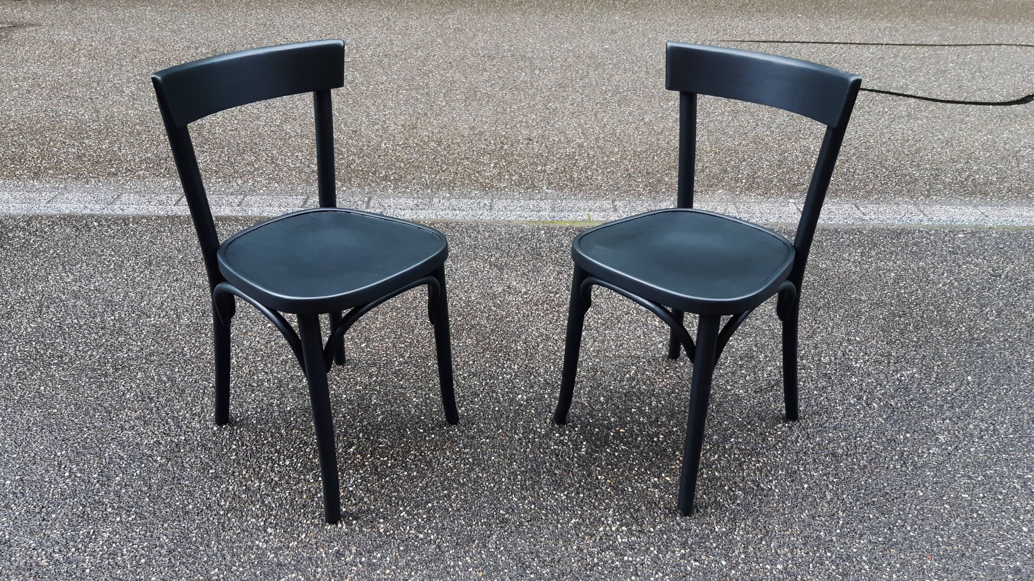 Set of 2 vintage bistro chairs