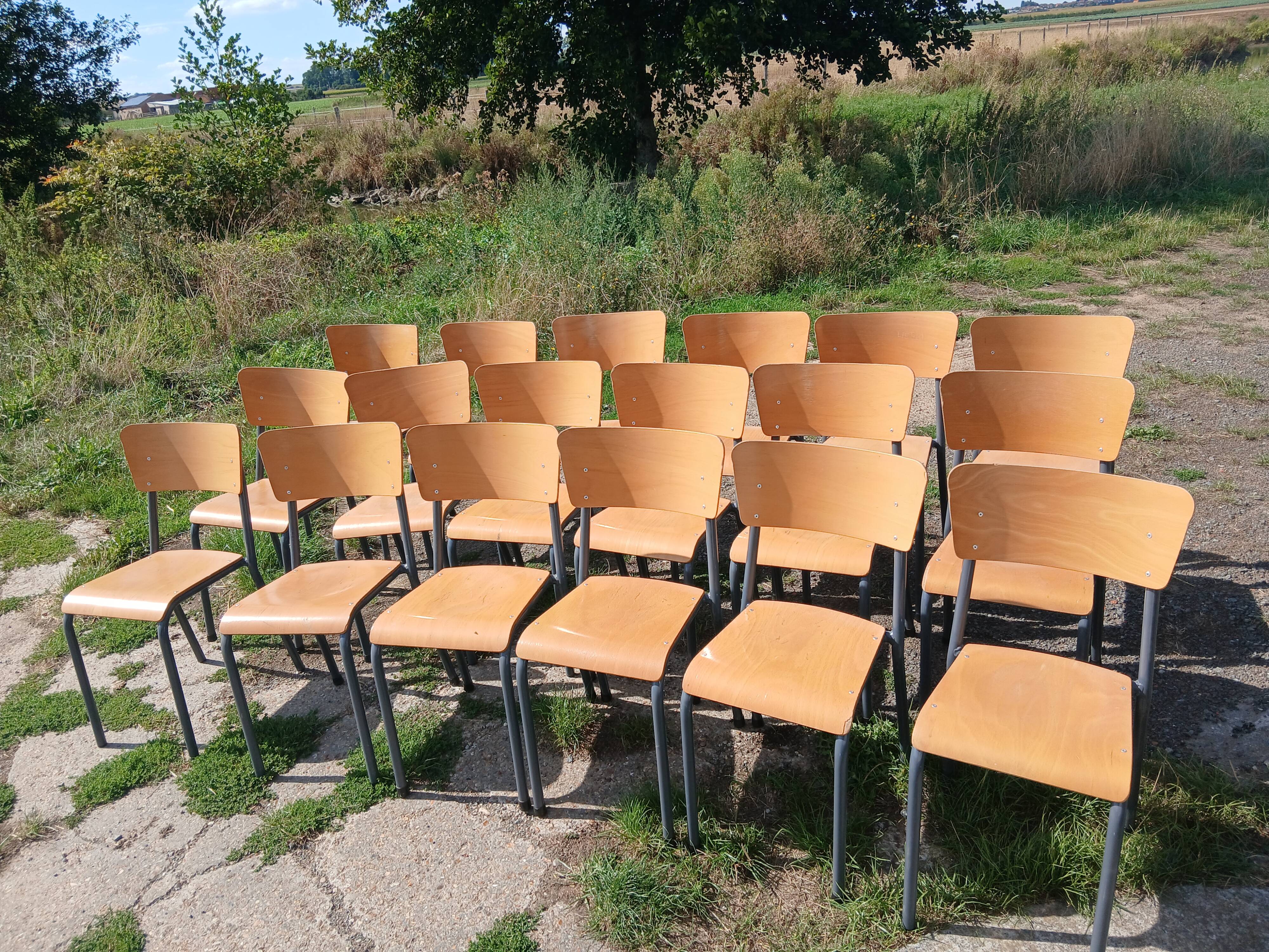 Chaises d'écoliers