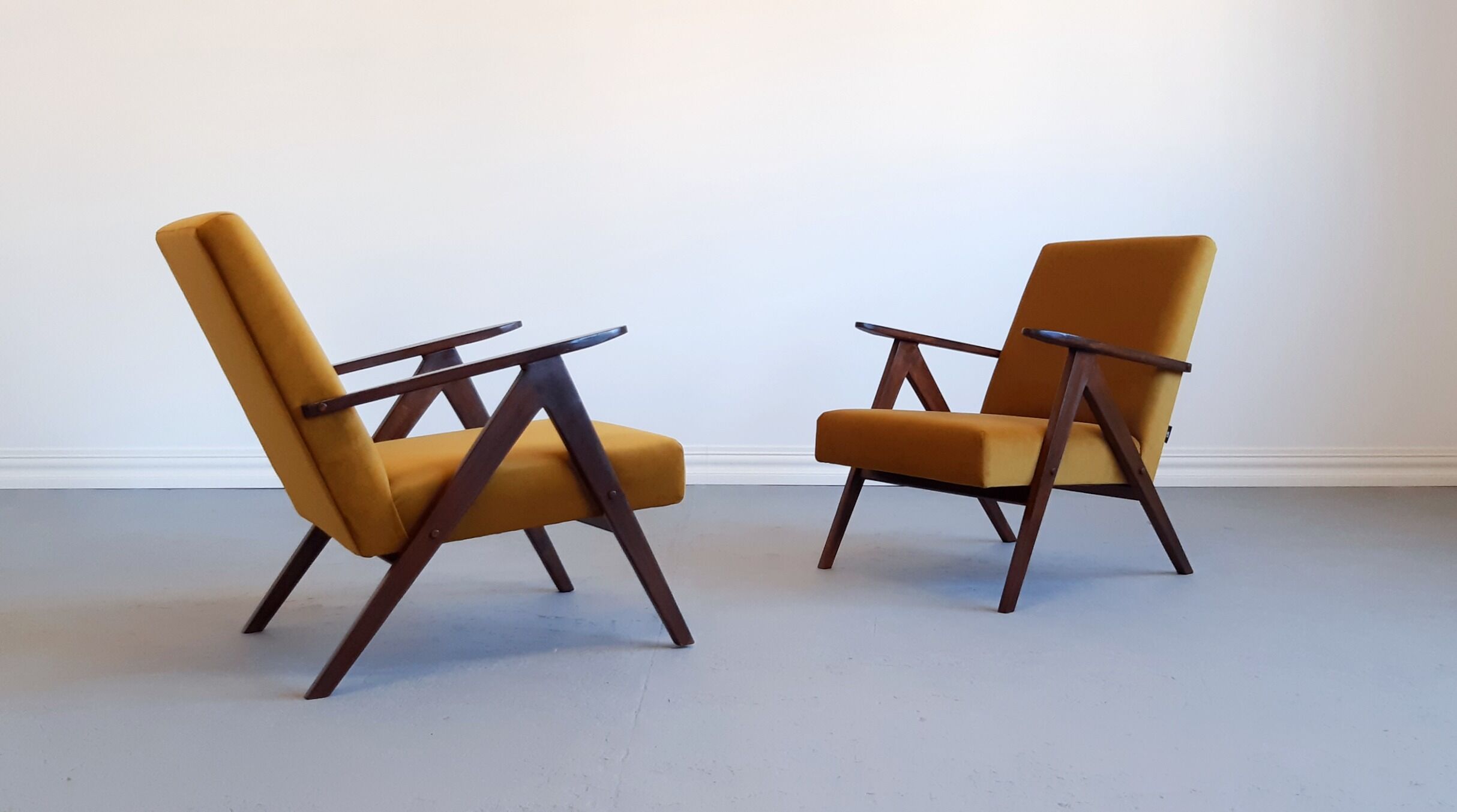 Mid century easy armchairs model B310 Var in velvet