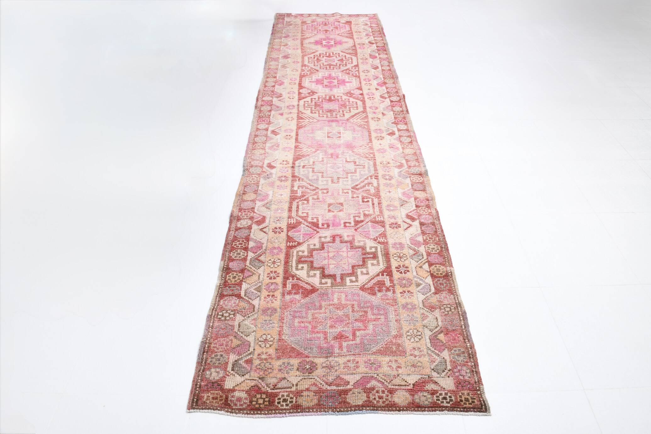 Red & Pink Super Soft Vintage Runner Rug, 91x346Cm