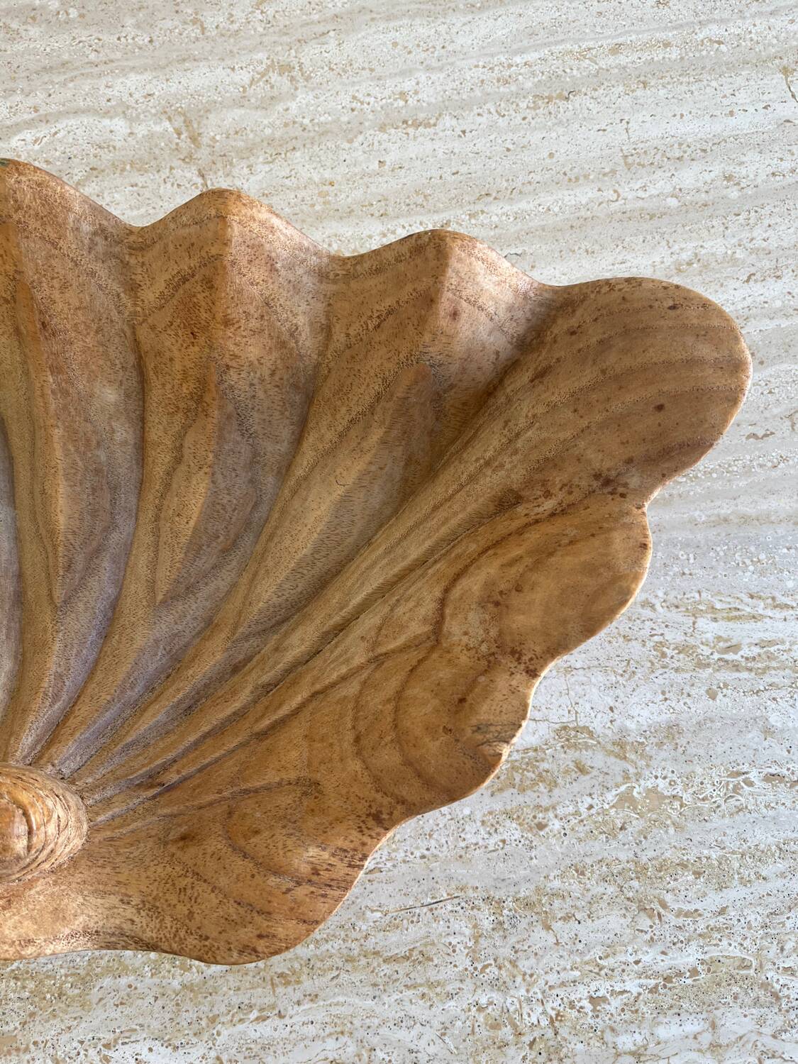 Coupe bénitier ancienne en bois sculpté