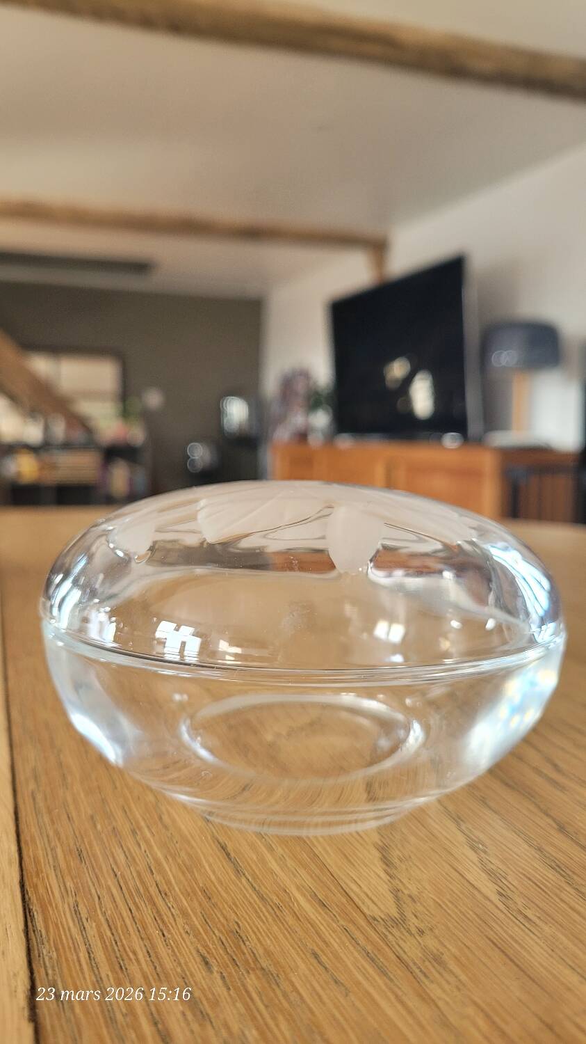 Thick glass bonbonnière