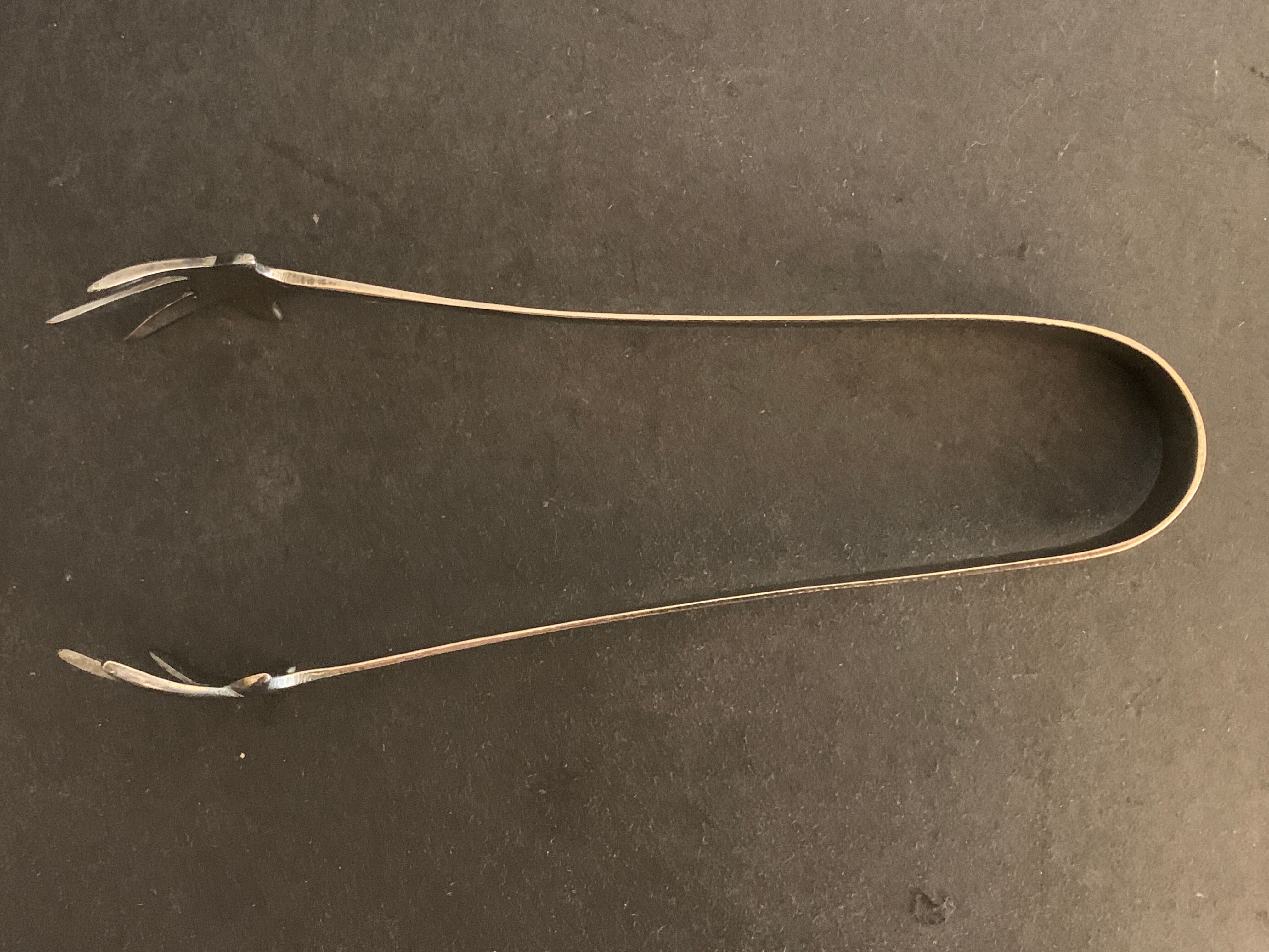 Sugar clamp or metal claw ice cube