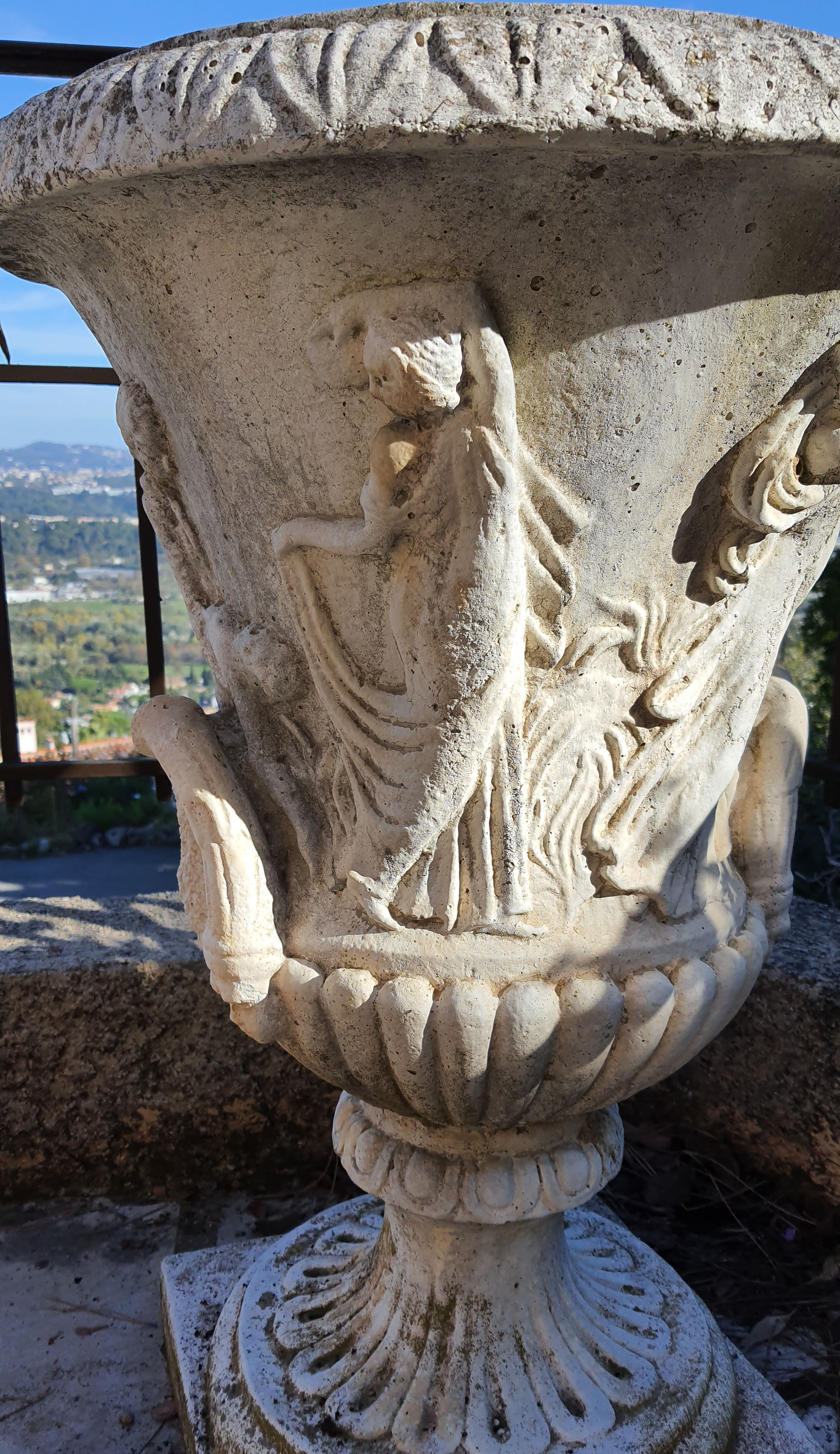 Medicis stone vase, flower pot garden