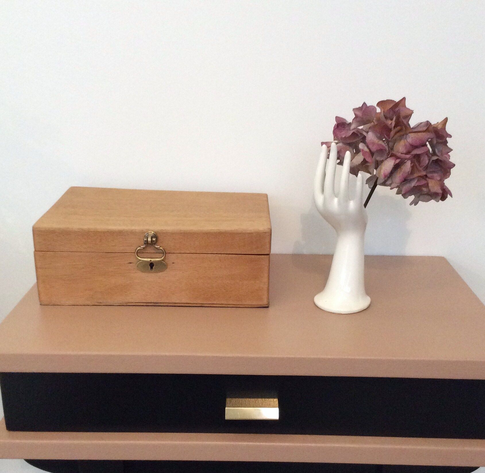 hand baguier white soliflore