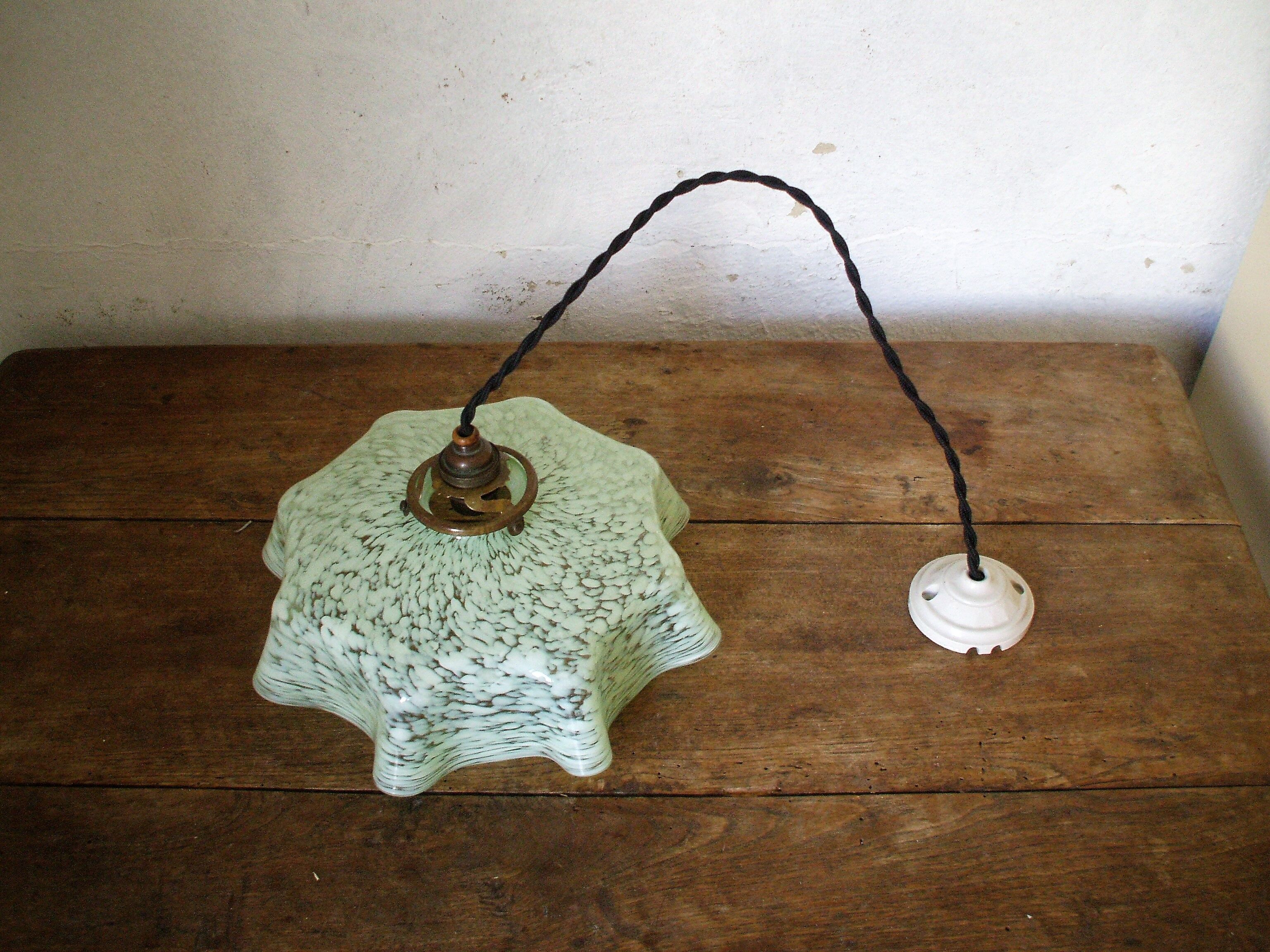 Suspension opaline green clichy